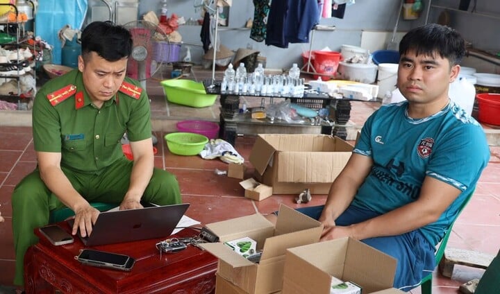 Khởi tố chủ cơ sở sản xuất, buôn bán số lượng lớn mỹ phẩm giả ở Bắc Giang- Ảnh 1.