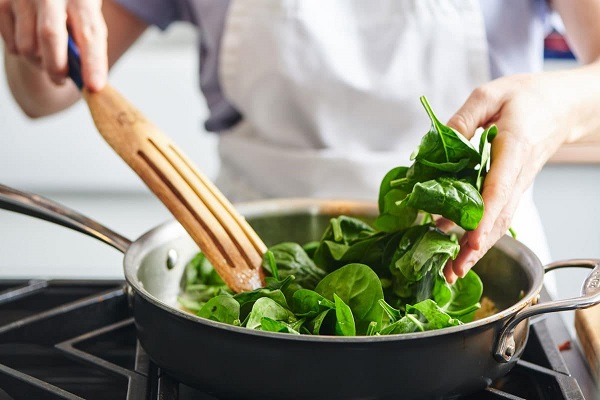 Việt Nam có loại rau rẻ tiền, dễ mua nhưng lại rất giàu sắt và giúp giải nhiệt, bổ máu, đẹp da trong những ngày oi bức- Ảnh 4.