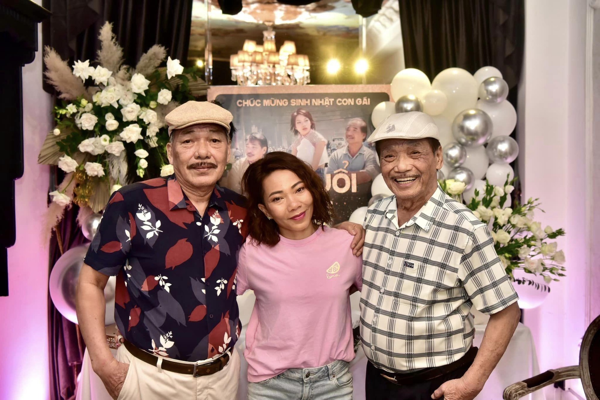 Nam nghệ sĩ sống ở biệt thự ven biển, gia đình toàn người nổi tiếng, U80 vẫn đang “tuổi yêu”- Ảnh 1. Nam nghệ sĩ sống ở biệt thự ven biển, gia đình toàn người nổi tiếng, U80 vẫn đang “tuổi yêu”- Ảnh 1.