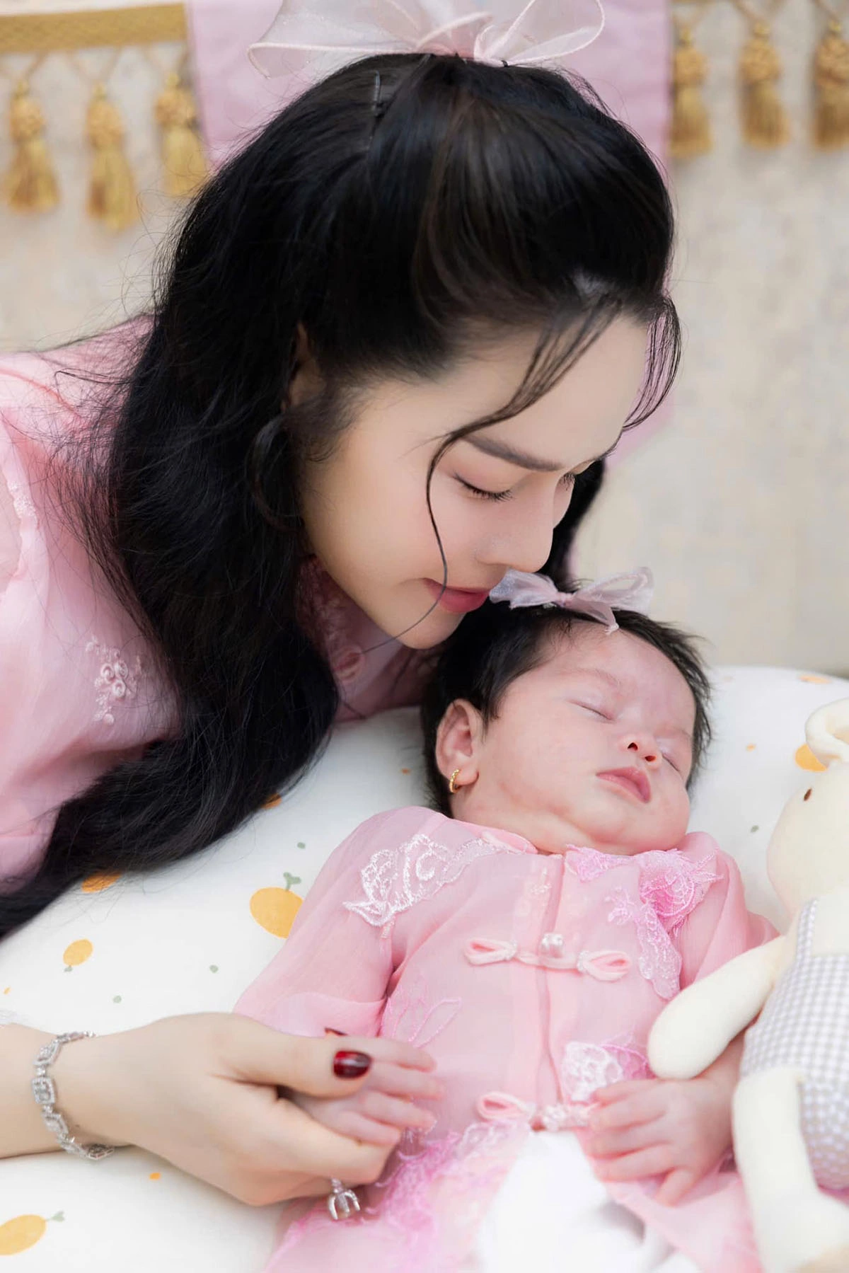 Cuộc sống của nữ nghệ sĩ sống trong biệt thự 500m2 tại quận Bình Tân, 40 tuổi sinh con, không lấy chồng- Ảnh 4.