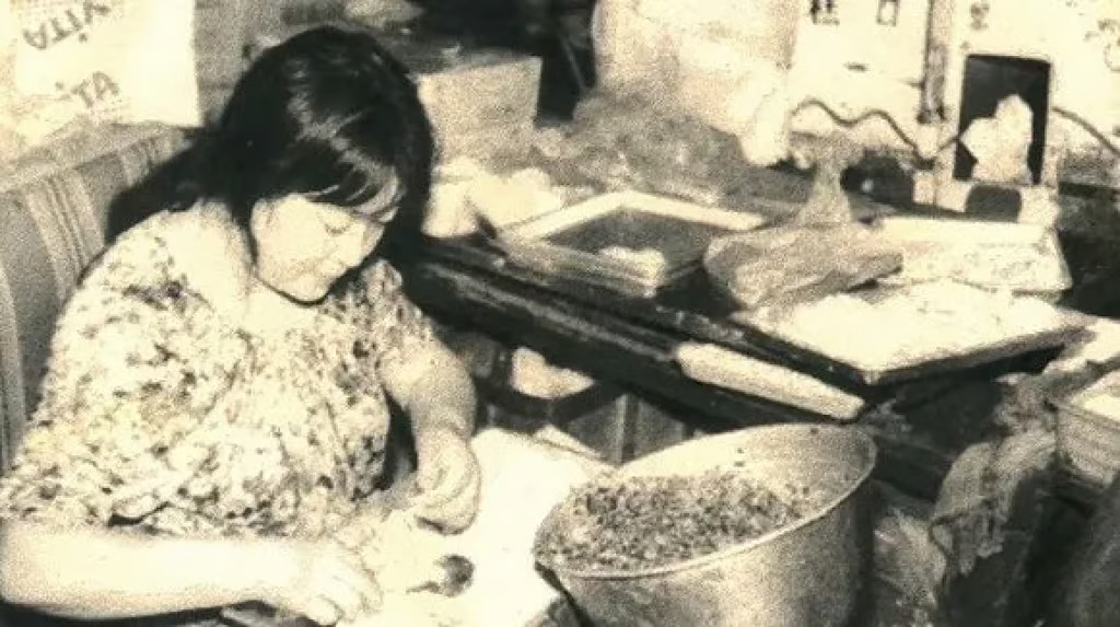 Năm 1977, 1 người phụ nữ tay trắng bị phụ bạc, 20 năm sau, bà khiến chồng cũ "tiếc nuối khôn nguôi": Thành công nhờ 1 quý nhân đặc biệt- Ảnh 2.