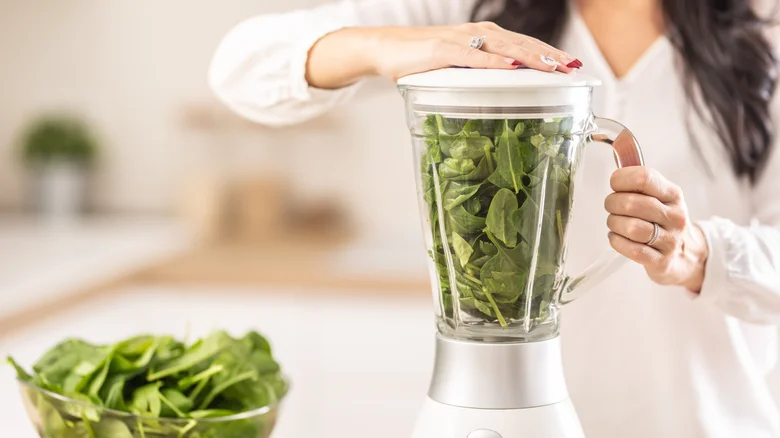 Việt Nam có loại rau rẻ tiền, dễ mua nhưng lại rất giàu sắt và giúp giải nhiệt, bổ máu, đẹp da trong những ngày oi bức- Ảnh 3.