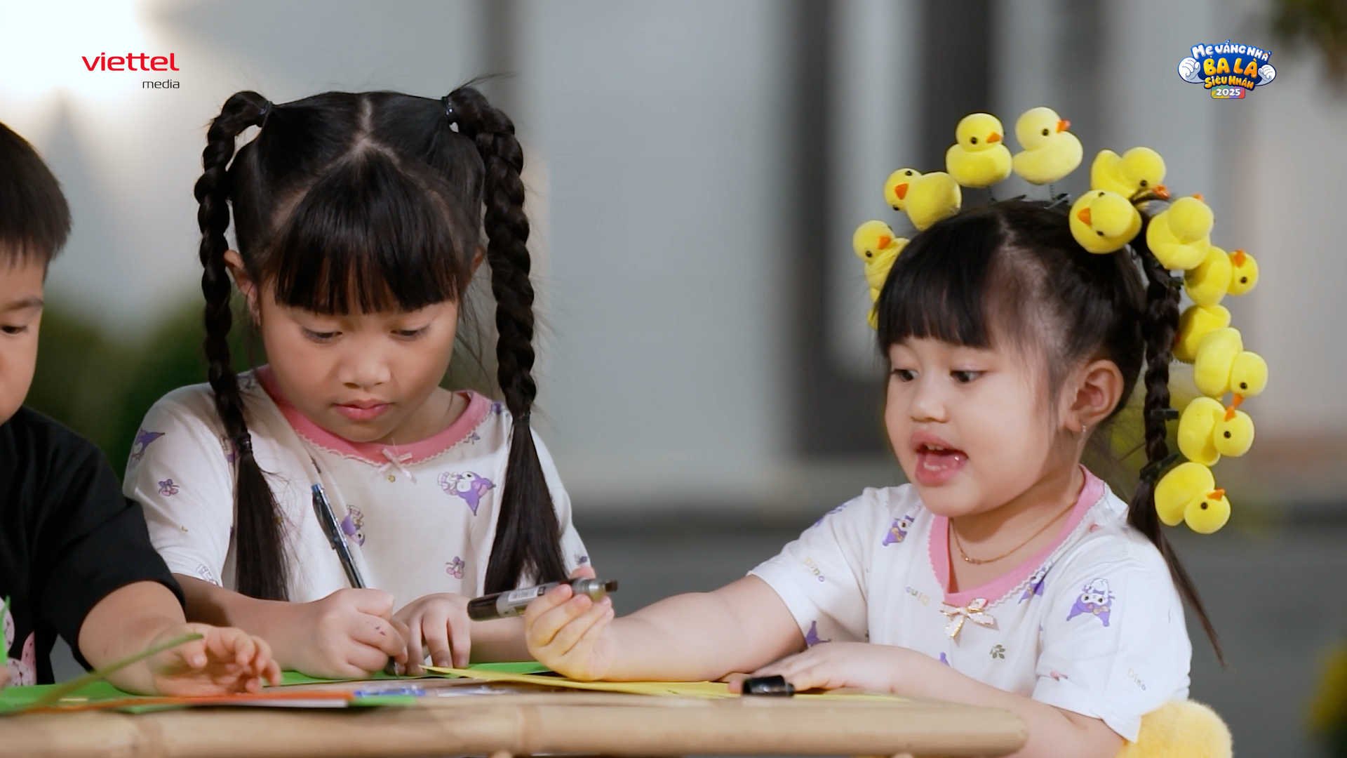 Khoảnh khắc không ngờ của 3 nhóc tỳ nhà Lê Dương Bảo Lâm khi nhắc đến bà ngoại mất vì ung thư- Ảnh 2. Khoảnh khắc không ngờ của 3 nhóc tỳ nhà Lê Dương Bảo Lâm khi nhắc đến bà ngoại mất vì ung thư- Ảnh 2.