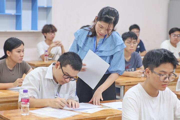 Tuyển sinh 2025: Cách tính điểm ưu tiên mới sau sáp nhập tỉnh thành- Ảnh 1.