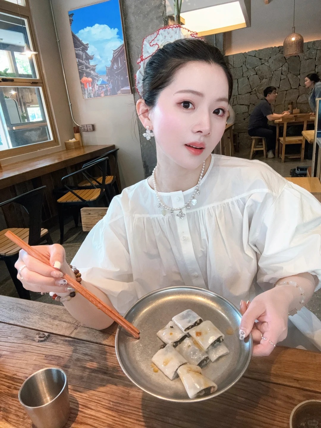 Cắt tóc xong tài lộc tuột dốc? 3 con giáp này được khuyên không nên để tóc mái nếu không muốn vận may bị “che mờ”- Ảnh 1.