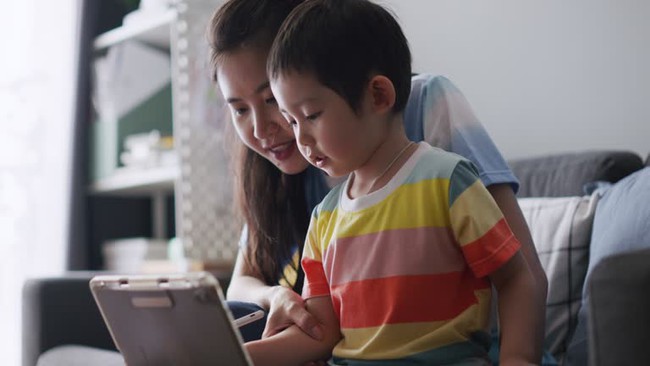 Bà mẹ ở TP.HCM khoe con xếp hạng nhất, nhiều phụ huynh chỉ ra 1 điểm cực vô lý: Vô tư hay cố ý thổi phồng?- Ảnh 1.