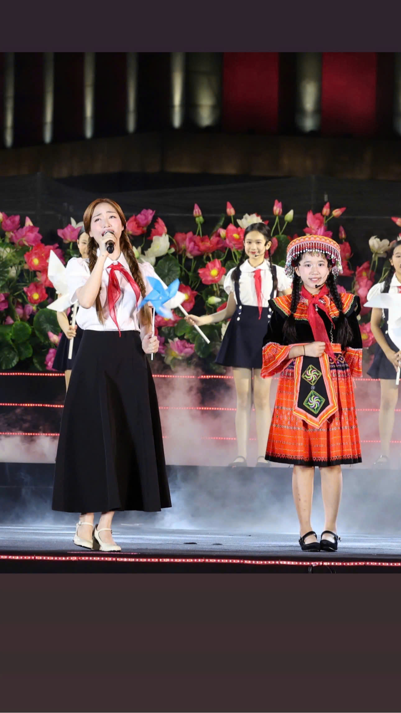 Ca sĩ nhí vừa biểu diễn cùng Hòa Minzy trên Quảng trường Ba Đình là ai?- Ảnh 3.