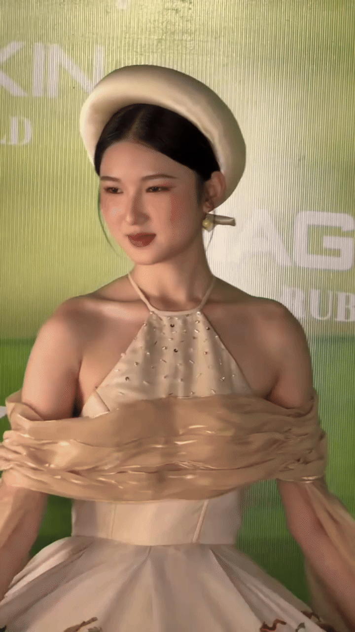 "Đối thủ của Lọ Lem" chân dài 1,02m lộ ảnh hồi bé: Không thể nhận ra!- Ảnh 9.