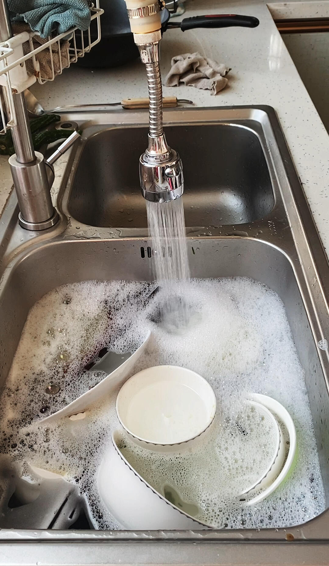 Một người rửa bát ẩu, cả nhà ăn cơm với vi khuẩn: 5 LỖI SAI tai hại cần sửa gấp!- Ảnh 6.