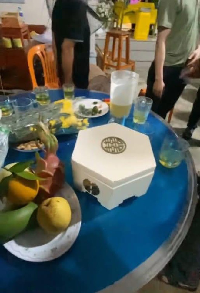 Xót xa cảnh gia đình làm lễ ăn hỏi cho đôi nam nữ tử vong ở biển Cửa Lò, hoàn thành tâm nguyện cuối cùng- Ảnh 3.