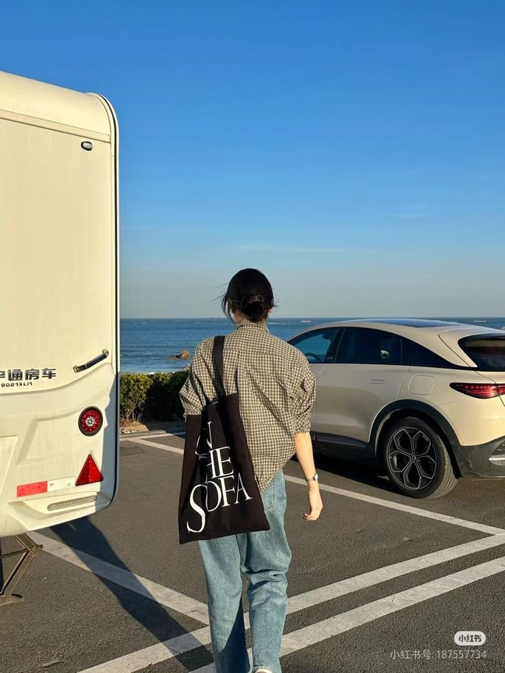 35 tuổi, đi làm 12 năm, lương chỉ 10 triệu/tháng: "Lên công ty hết việc về nằm lướt điện thoại thì mức đó là đúng"- Ảnh 1.