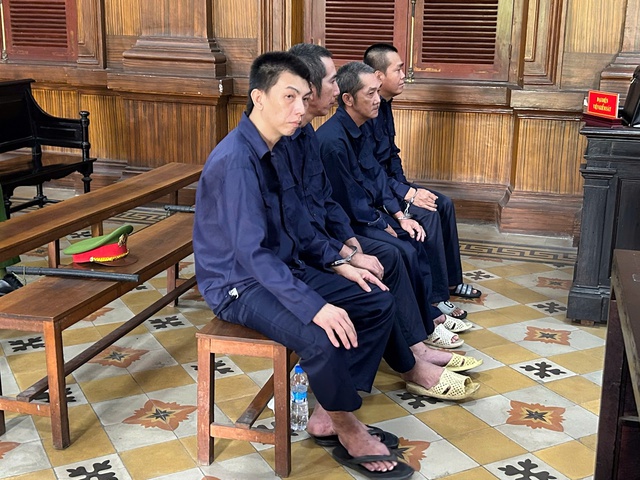 4 bị cáo chia nhau 2 tội- Ảnh 1.