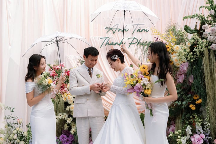 Đám cưới bố mẹ 27 năm trước còn tiếc nuối, 2 con gái gen Z tổ chức cưới lại- Ảnh 8.