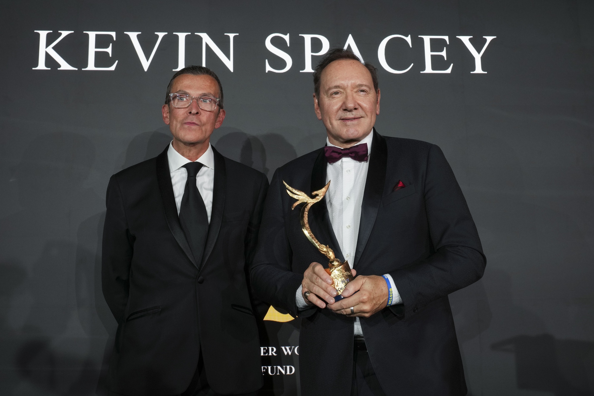 Kevin Spacey trở lại Cannes, các nhiếp ảnh gia xô đổ hàng rào- Ảnh 3. Kevin Spacey trở lại Cannes, các nhiếp ảnh gia xô đổ hàng rào- Ảnh 3.