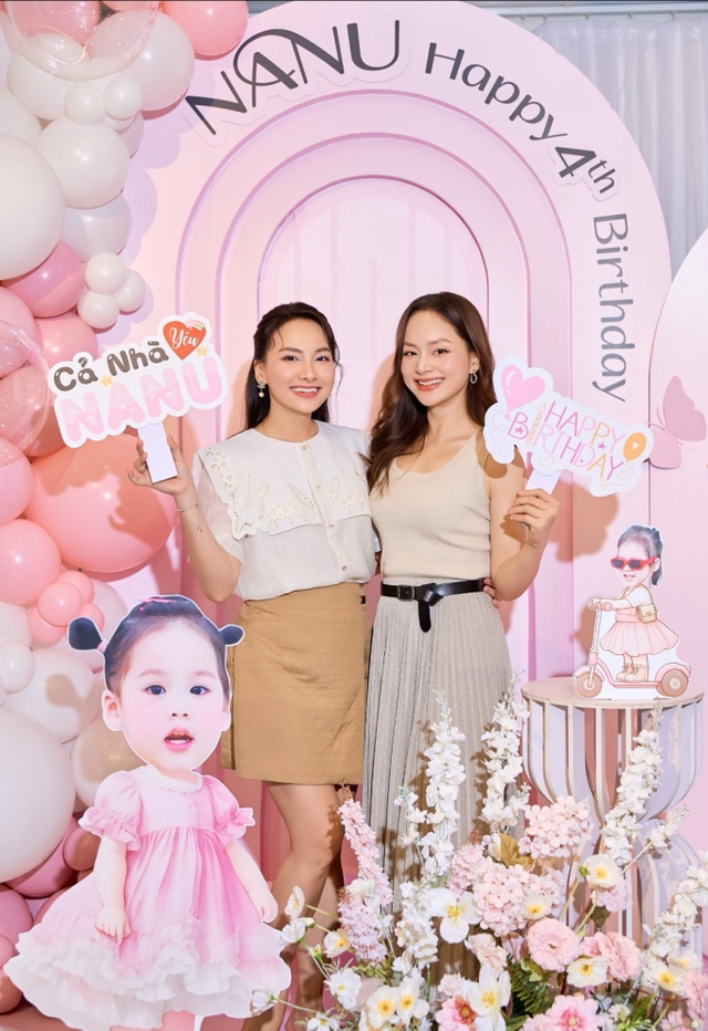 Hai diễn viên Việt đình đám không họ hàng nhưng giống nhau như chị em ruột: Cách dạy con cũng tương đồng khó tin- Ảnh 1.
