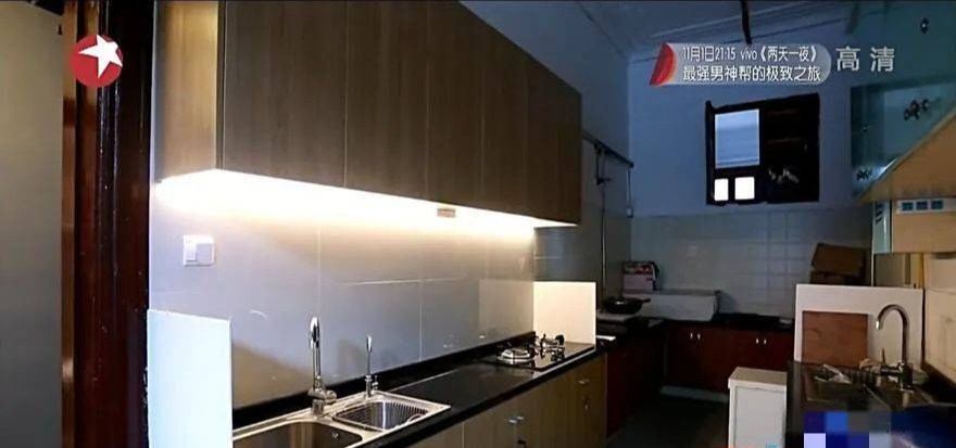 4 thành viên sống trong căn hộ 15m² phơi bày sự thật đáng sợ, diễn biến sau càng khiến người xem 