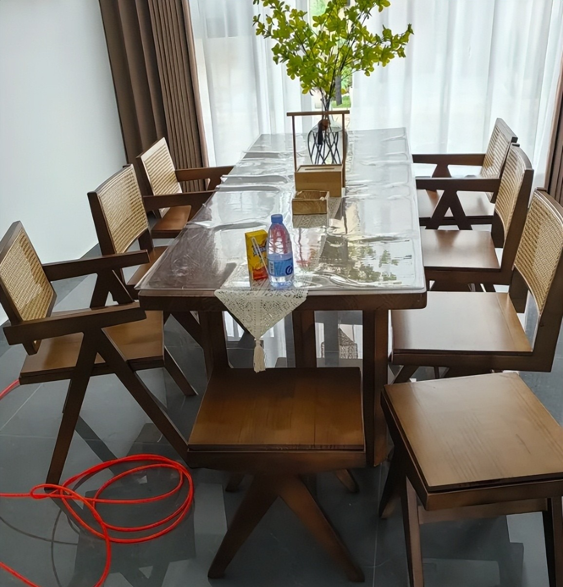 Chiếc bàn này từng rất hot, bây giờ "ế chỏng chơ": Cho không ai lấy, bán chẳng ai mua!- Ảnh 2.