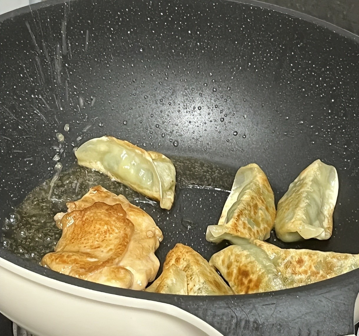 Tôi khuyên mọi người ĐỪNG làm 5 việc này trong bếp, nguy hiểm thật, không phải cảnh báo suông!- Ảnh 1.