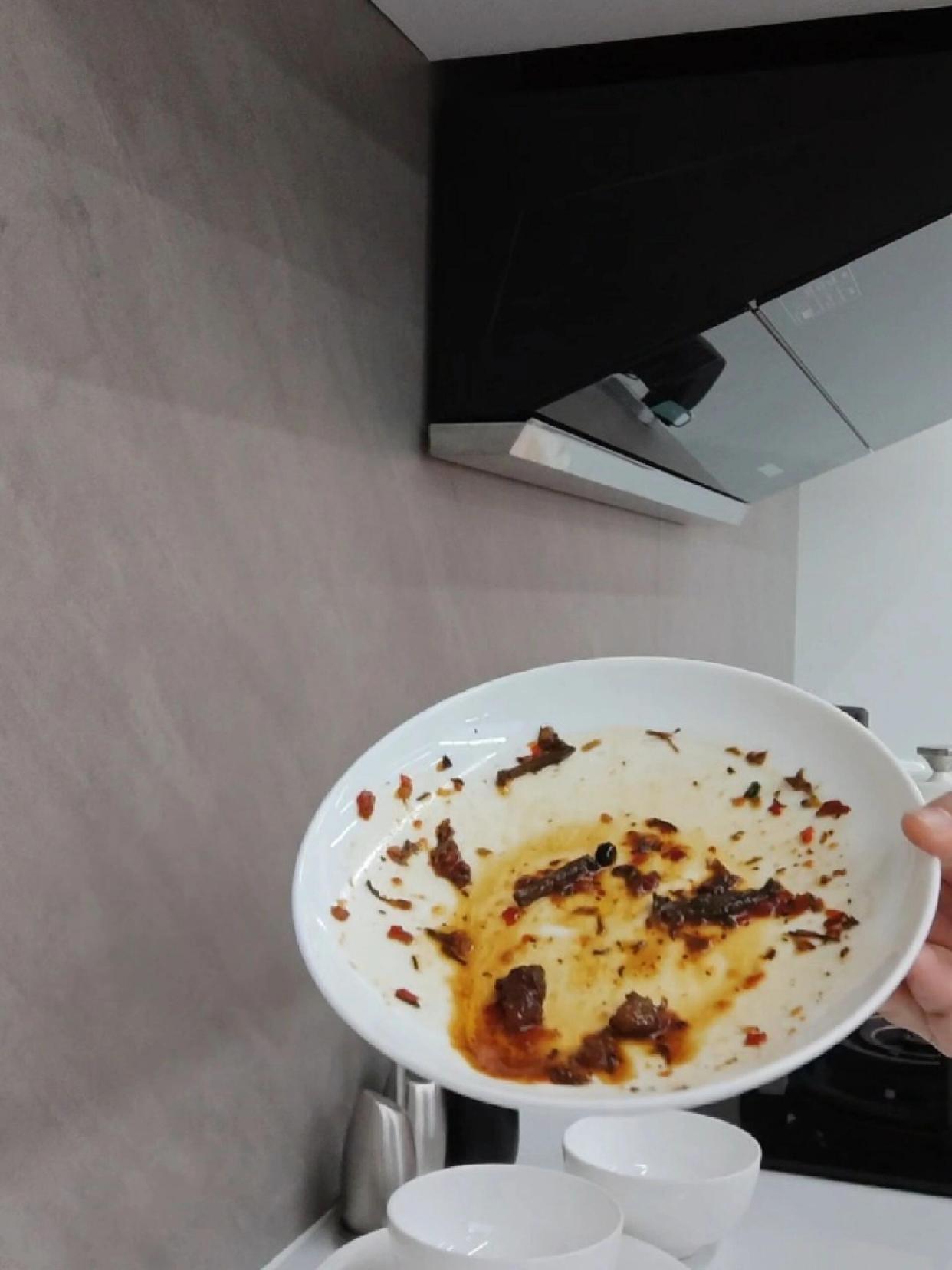Một người rửa bát ẩu, cả nhà ăn cơm với vi khuẩn: 5 LỖI SAI tai hại cần sửa gấp!- Ảnh 5.