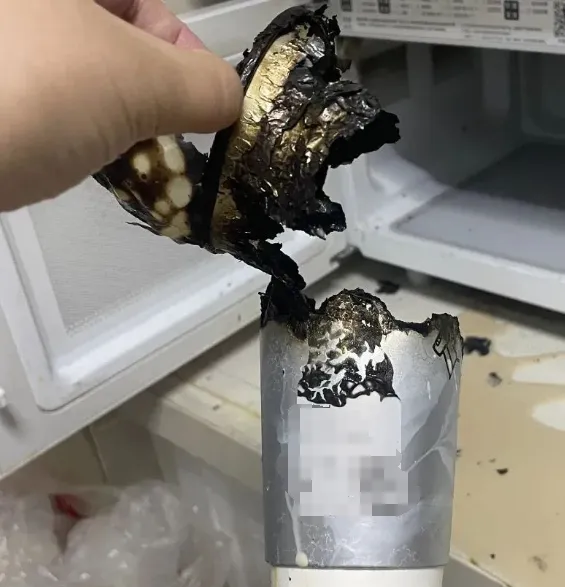 Cho trà sữa vào lò vi sóng trong 30 giây, tôi suýt làm cháy nhà: 3 thực phẩm này không bao giờ được cho vào lò vi sóng- Ảnh 2.