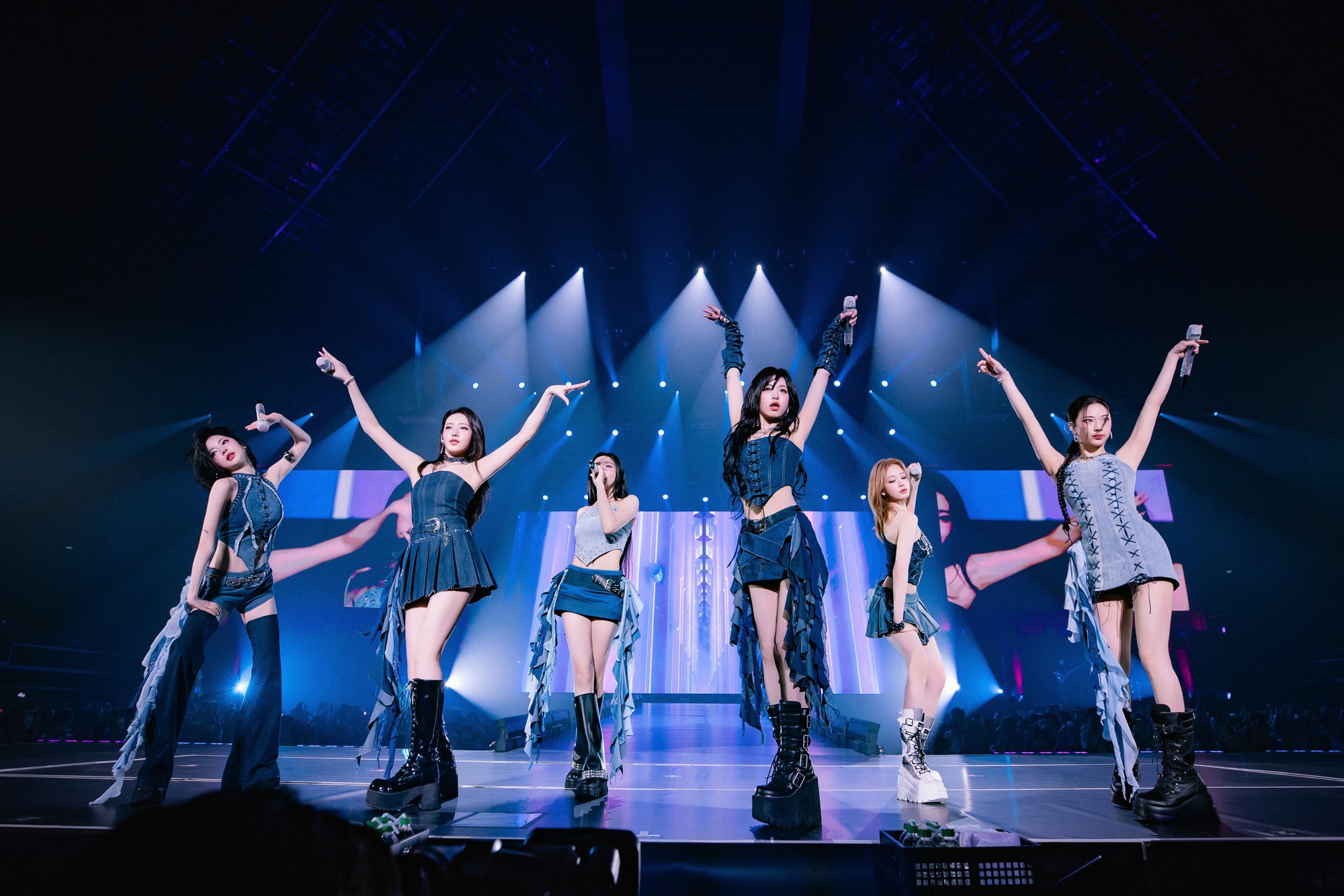 Nhóm nữ “cướp hit” của BLACKPINK, đến câu khẩu hiệu cũng mất?- Ảnh 5. Nhóm nữ “cướp hit” của BLACKPINK, đến câu khẩu hiệu cũng mất?- Ảnh 5.