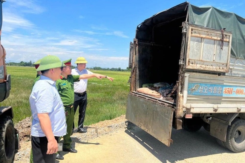 Phát hiện hơn 1 tấn nội tạng hôi thối, không rõ nguồn góc trên xe tải ở Hà Tĩnh- Ảnh 1.