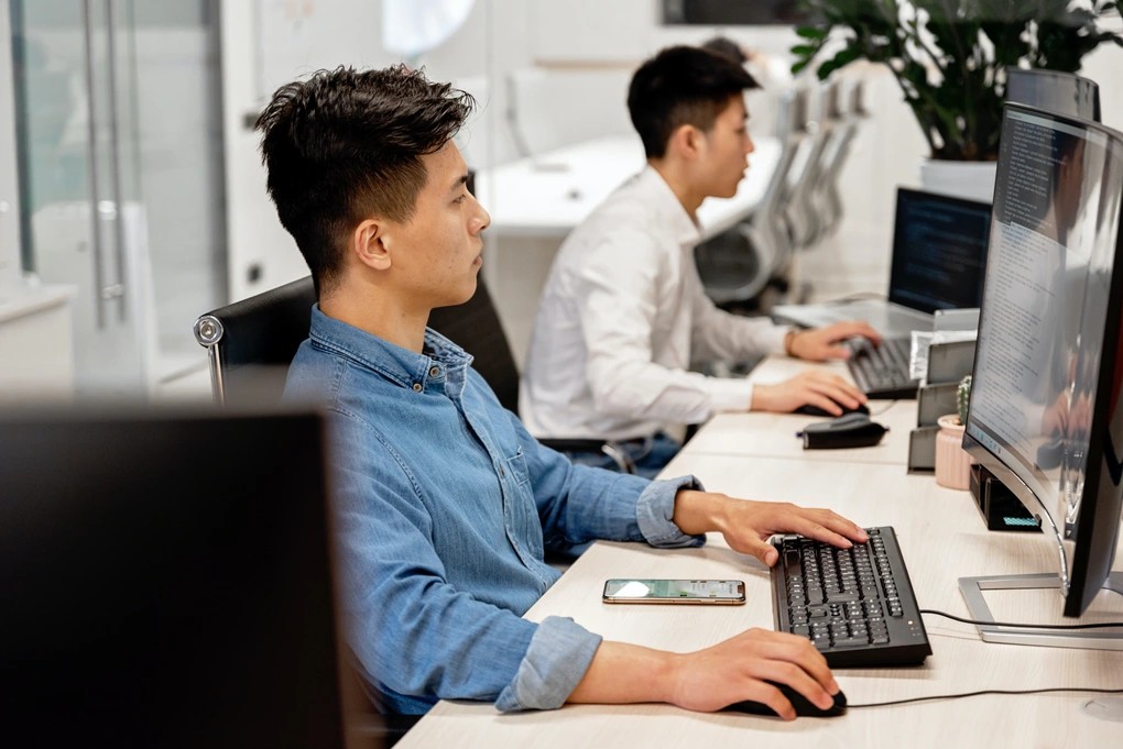 Chuyên gia tâm lý nói thẳng: 6 chủ đề “cấm kị” nơi công sở, dù đồng nghiệp có thân đến mấy cũng không thể chia sẻ kẻo tan tành sự nghiệp!- Ảnh 3.