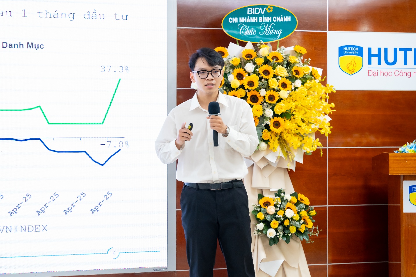 Không gian thực hành hiện đại, sinh viên Tài chính - Ngân hàng HUTECH tự tin nghiệp vụ chuyên môn- Ảnh 4.