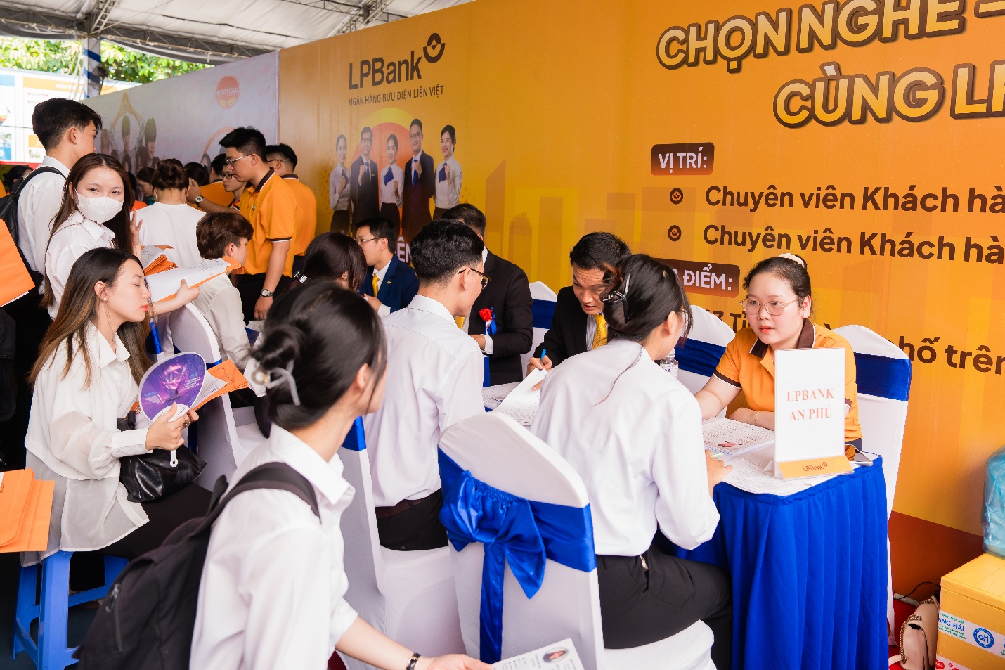 Không gian thực hành hiện đại, sinh viên Tài chính - Ngân hàng HUTECH tự tin nghiệp vụ chuyên môn- Ảnh 6.