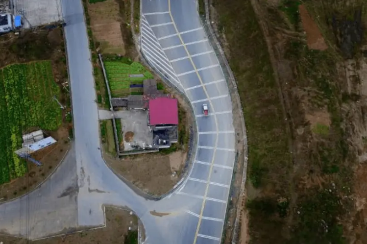 Chủ căn nhà 1.000 m² không chịu di dời dù được bồi thường hơn 5,8 tỷ đồng, tuyên bố: “Chúng tôi muốn số tiền bồi thường cao gấp đôi”- Ảnh 2. Chủ căn nhà 1.000 m² không chịu di dời dù được bồi thường hơn 5,8 tỷ đồng, tuyên bố: “Chúng tôi muốn số tiền bồi thường cao gấp đôi”- Ảnh 2.