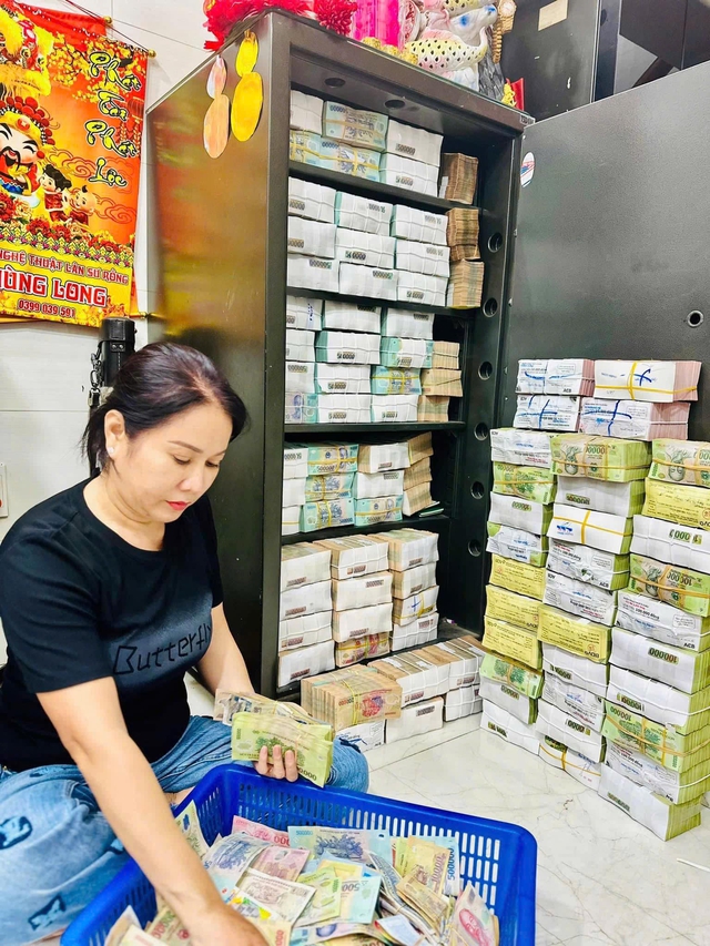 Trúng độc đắc 4 tỷ đồng, người đàn ông ở TP.HCM hậu tạ người bán số tiền "khủng"- Ảnh 2.