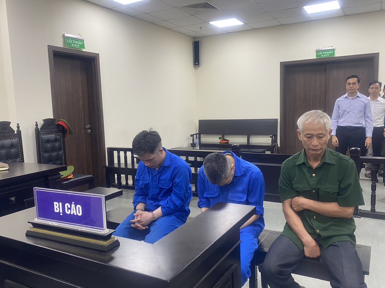 Gây tai nạn làm 4 mẹ con tử vong, 2 tài xế bị tuyên phạt tổng cộng 17 năm tù- Ảnh 1.