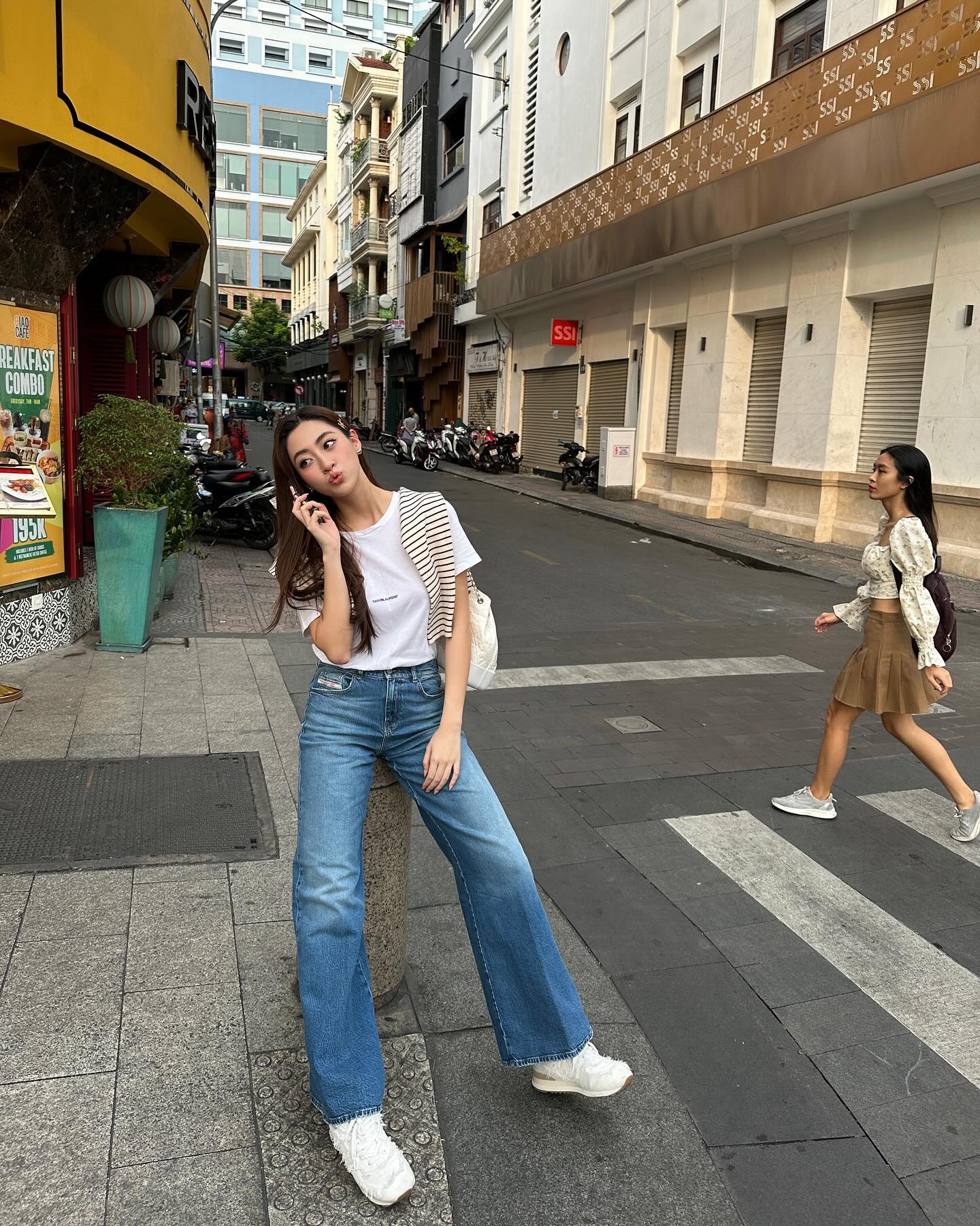 3 mỹ nhân mặc quần jeans đẹp nhất hiện tại: Phối đồ xuất sắc đến từng bộ, mọi nàng đều nên tham khảo- Ảnh 10.