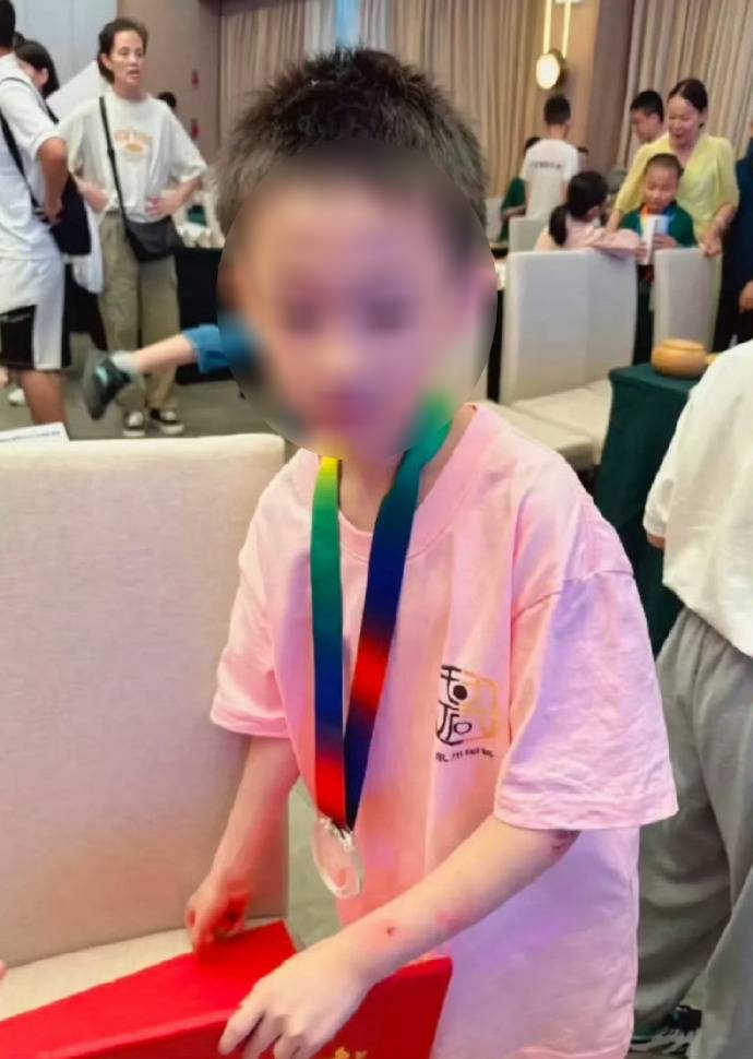 Vụ việc gây rúng động: Thần đồng cờ vây 9 tuổi nghi nhảy lầu tự tử, cộng đồng mạng bàng hoàng- Ảnh 2.