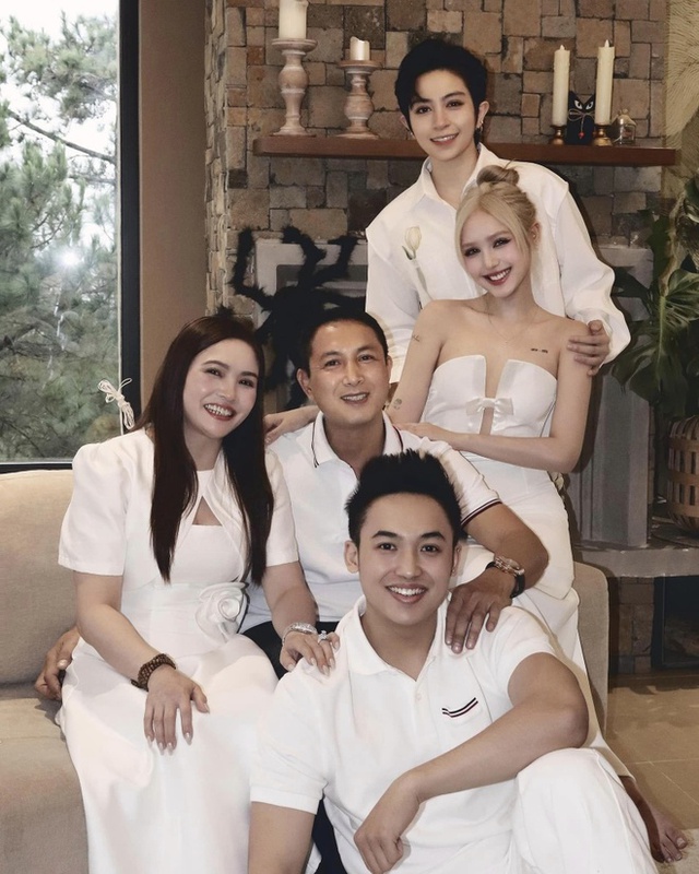 Gil Lê mê Xoài Non ra mặt, Gil Lê mê Xoài Non ra mặt,