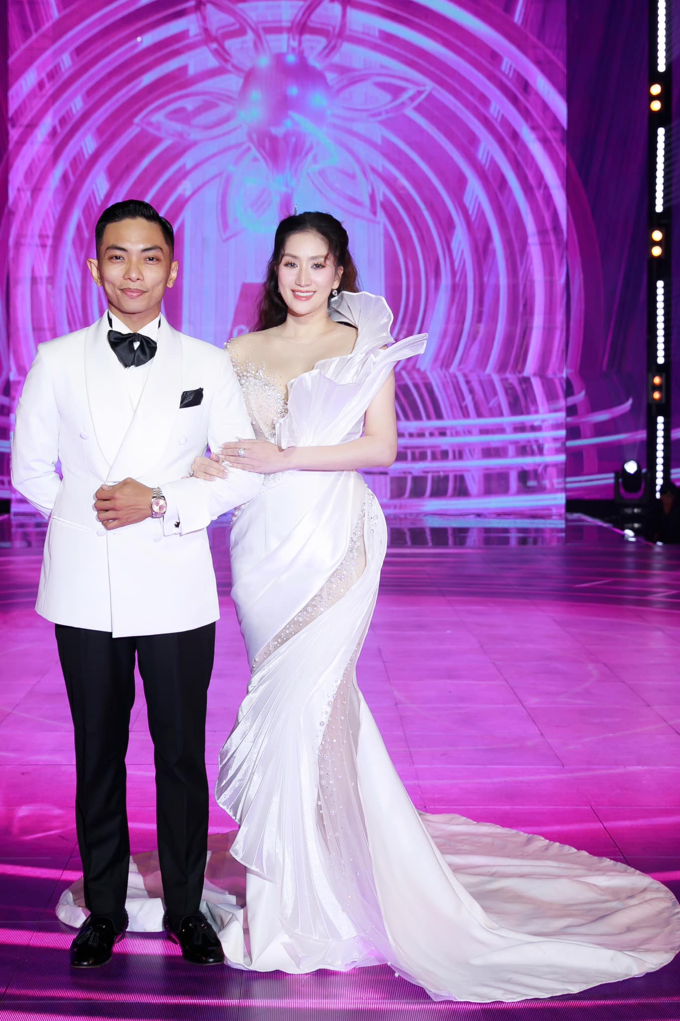 Khánh Thi lại gây chú ý với status nhắm thẳng vào chồng - Phan Hiển với 