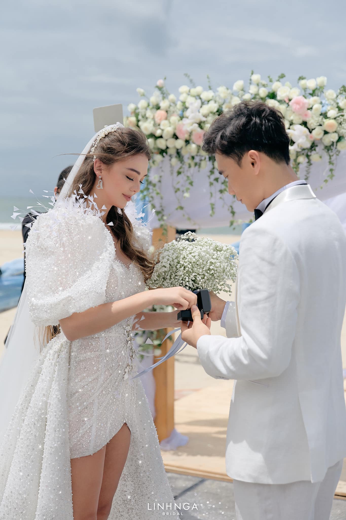 Vợ Tây của Bùi Tiến Dũng ghi điểm tuyệt đối bởi món quà siêu tinh tế tặng chồng, chuẩn 