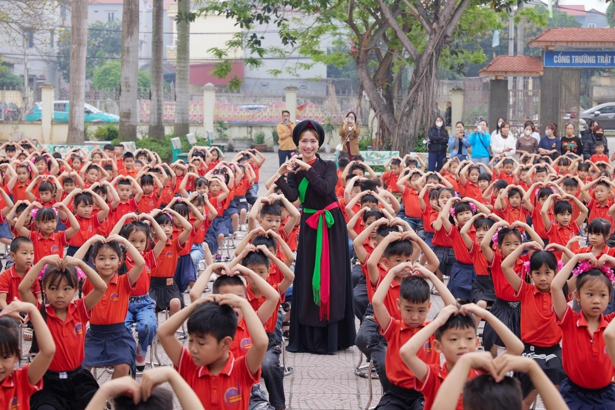 5 MV đạt 200 triệu view nhanh nhất Việt Nam: Hoà Minzy được “quốc dân độ” vươn lên Top 1, Sơn Tùng xếp sau nhân tố tranh cãi- Ảnh 2.