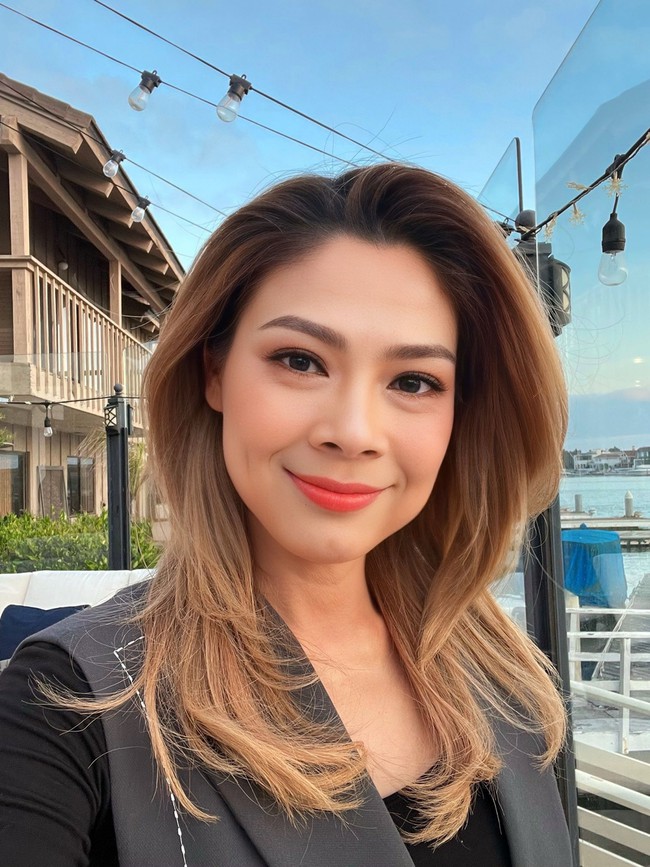 Nữ ca sĩ Việt nói: "Nhìn con lao xuống biển bơi mà mình rơi nước mắt" - Đọc mới thấy dạy con rất chuẩn!- Ảnh 2.