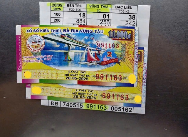 Trúng độc đắc 4 tỷ đồng, người đàn ông ở TP.HCM hậu tạ người bán số tiền "khủng"- Ảnh 1.