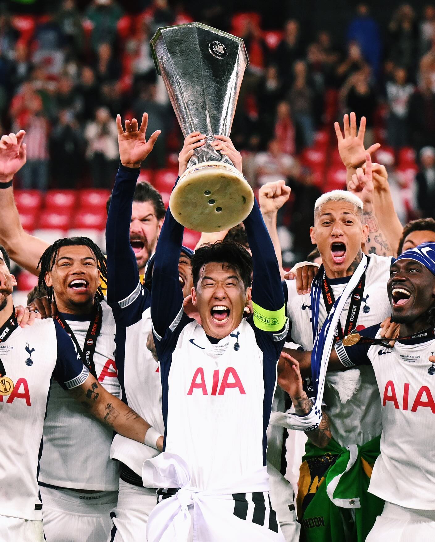 Son Heung-min khóc nức nở ngày vô địch Europa League, lùm xùm đời tư bị 