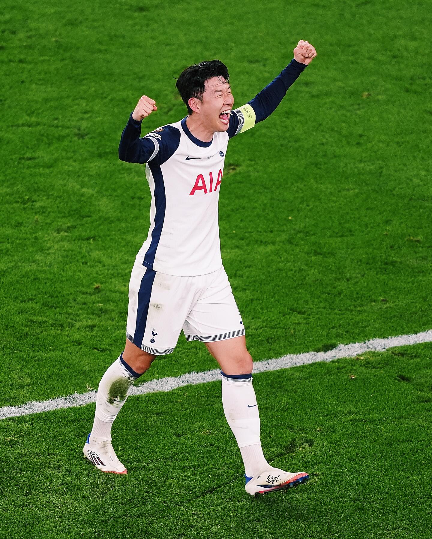 Son Heung-min khóc nức nở ngày vô địch Europa League, lùm xùm đời tư bị 