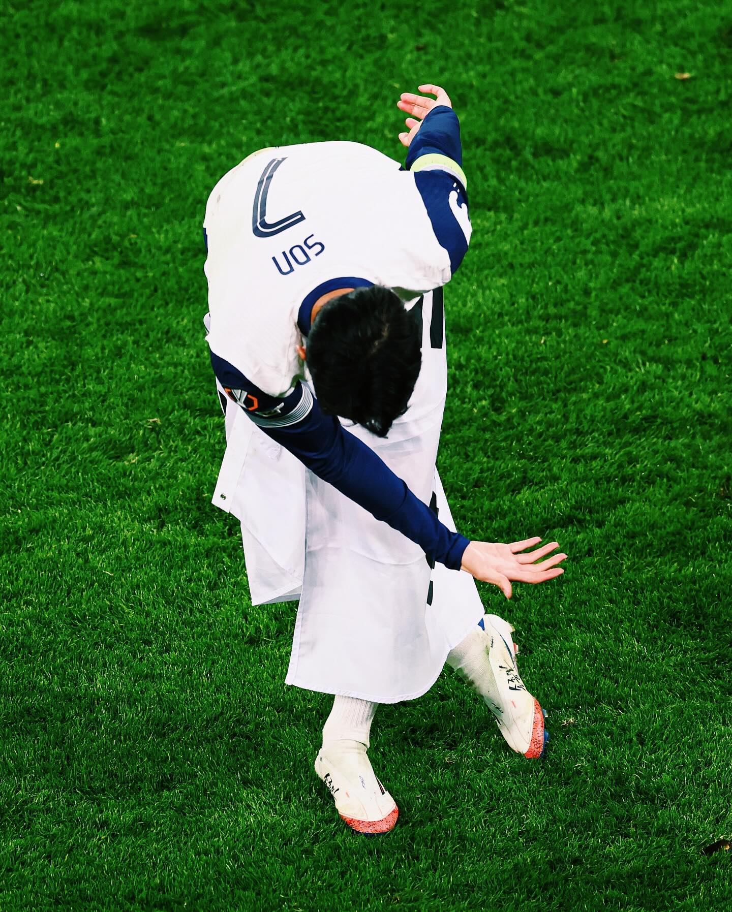 Son Heung-min khóc nức nở ngày vô địch Europa League, lùm xùm đời tư bị 