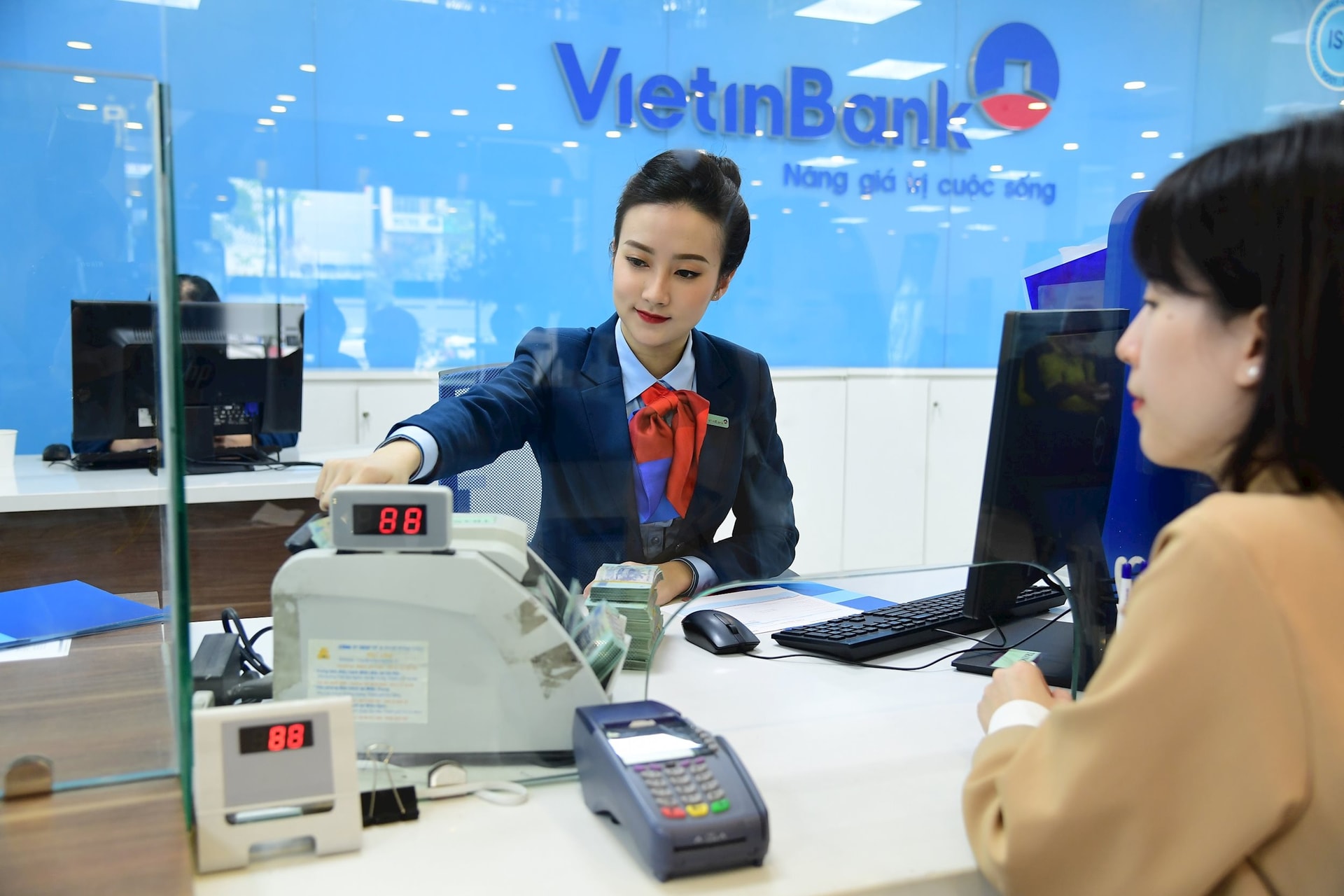 42 phòng giao dịch của Vietinbank, Sacombank, SCB bị "xóa sổ", chuyện gì đã xảy ra?- Ảnh 2.