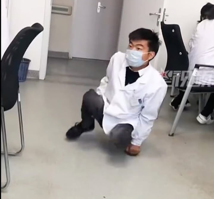 Người ăn mày bại não 16 tuổi học lớp 1, đến 25 tuổi vào trường y- Ảnh 2.