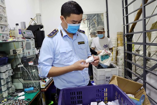 Ngăn hàng lậu, hàng giả: Cần gắn trách nhiệm các sàn thương mại điện tử- Ảnh 2. Ngăn hàng lậu, hàng giả: Cần gắn trách nhiệm các sàn thương mại điện tử- Ảnh 2.