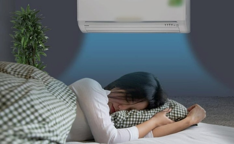 Ban đêm ngủ bật điều hoà 28 - 29 độ có tiết kiệm điện không?- Ảnh 1.