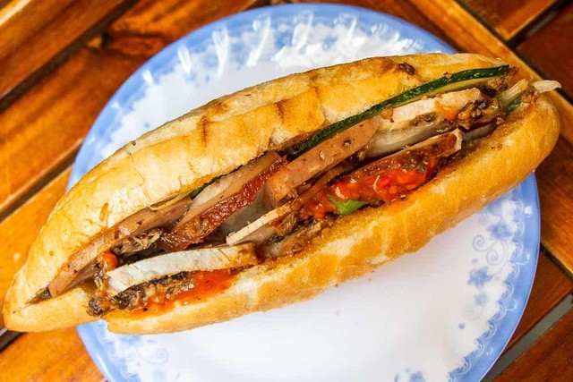 Khách Tây nhận xét: Việt Nam có 1 món nổi tiếng bậc nhất vì nó vừa ngon, tiện lợi, no bụng và còn rẻ nữa- Ảnh 6.