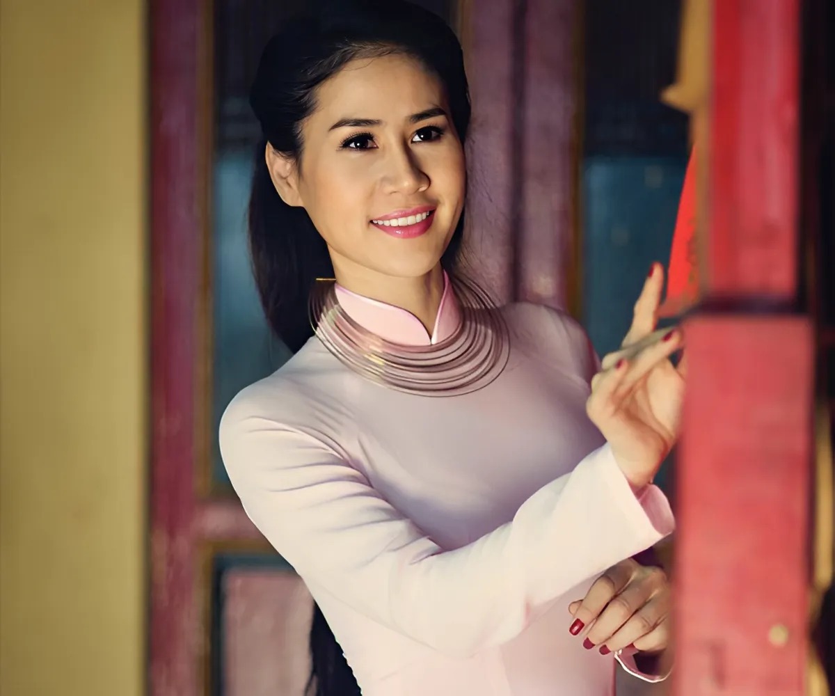 Nữ nghệ sĩ một mình nuôi 2 con trong biệt thự 4 tầng ở TP.HCM, không lấy chồng, U50 trẻ đẹp như 30- Ảnh 1.