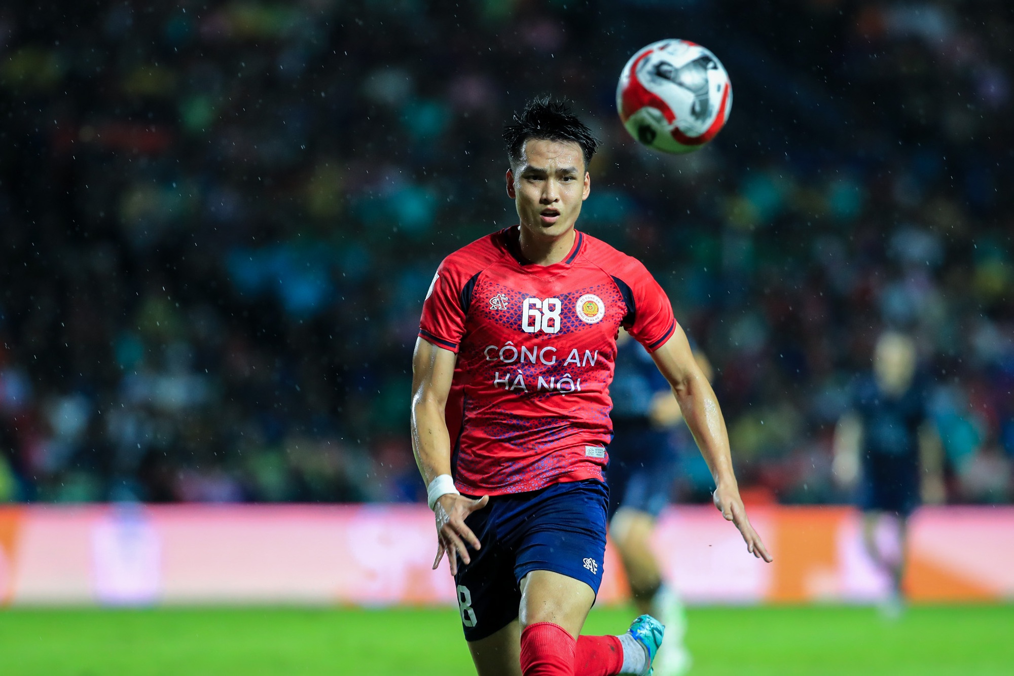 Bùi Hoàng Việt Anh bị tấn công dữ dội trang cá nhân khi đá trượt penalty khiến CAHN thua nghiệt ngã đội bóng Thái Lan- Ảnh 1.